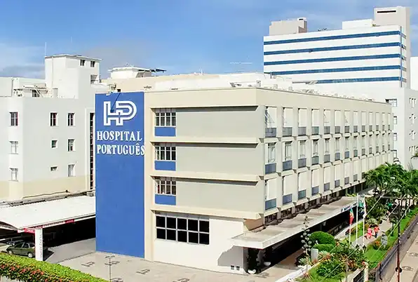 Dr. Mário Sanches, ortopedista da coluna em Salvador, no Hospital Português